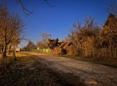Na predaj pozemok, Rohovce