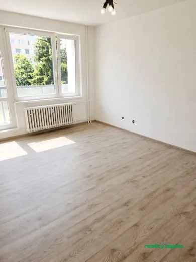 Na predaj 2-izbový byt, 65 m², Púchov, Obrancov mieru