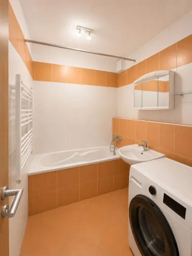 Na predaj 4-izbový byt, 95 m², Bratislava-Nové Mesto