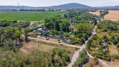 Na predaj pozemok, 857 m², Bratislava-Devínska Nová Ves
