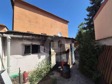 Na predaj 4-izbový dom, 102 m², Komárno, Sídlisko V