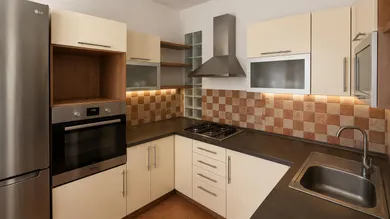 Na predaj 3-izbový byt, 64 m², Bratislava-Karlova Ves, Púpavová