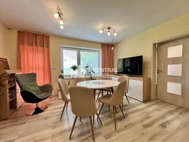 Na prenájom 5-izbový dom, 140 m², Bratislava-Karlova Ves