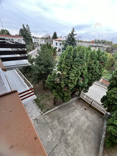 Na prenájom 3-izbový dom, 120 m², Komárno, B. Nemcovej