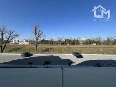 Na predaj 2-izbový byt, 60 m², Banka