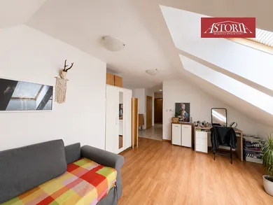 Na prenájom 3-izbový byt, 90 m², Martin, Jesenského