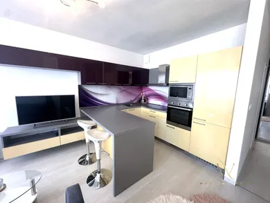 Na prenájom 2-izbový byt, 40 m², Bratislava-Podunajské Biskupice