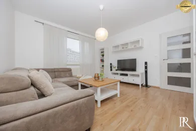 Eladó lakások, 3-szobás, Bratislava-Petržalka · €260 000