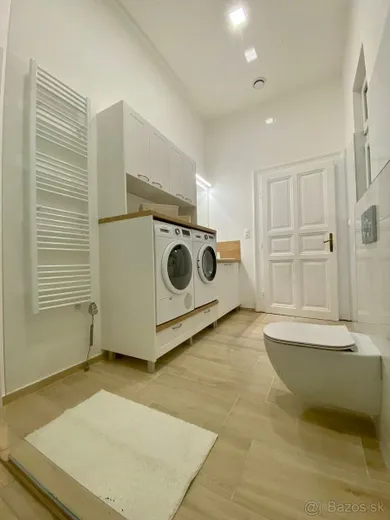 Na predaj 5-izbový byt, 135 m², Komárno, Ul. pohraničná