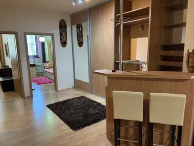 Na prenájom 4-izbový byt, 100 m², Komárno, Nádvorie Európy