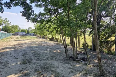 Na predaj pozemok, Bratislava-Vrakuňa
