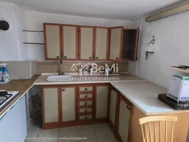 Na predaj 3-izbový dom, 202 m², Piešťany