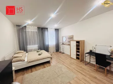 Na prenájom 3-izbový byt, 112 m², Nové Zámky, Hlavné námestie