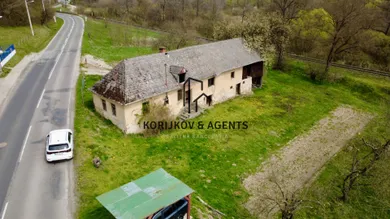 Na predaj 2-izbový dom, 517 m², Hankovce