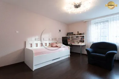 Na predaj 7-izbový dom, 250 m², Marianka, Borinská