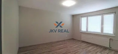 Mieszkania na wynajem, 1-pokojowe, Levice · €480