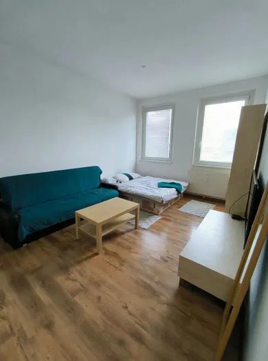 Na prenájom 2-izbový byt, 37 m², Rohožník, Školské Námestie