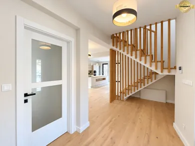 Na prenájom 5-izbový dom, 204 m², Bratislava-Nové Mesto, Vtáčie údolie