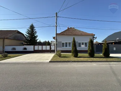 Domy na sprzedaż, 6-pokojowe, Veľký Meder · €230 000