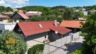 Domy na sprzedaż, 4-pokojowe, Žarnovica · €180 000