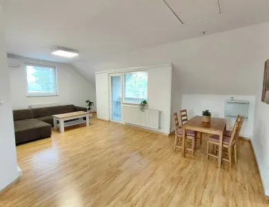 Na prenájom 3-izbový byt, 90 m², Piešťany, Teplická