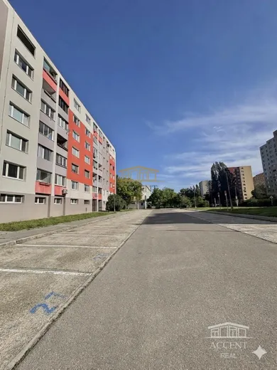 Na predaj 3-izbový byt, 70 m², Bratislava-Petržalka, Furdekova