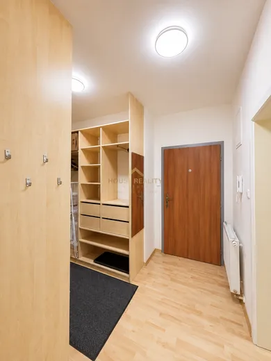 Na prenájom 1-izbový byt, 47 m², Bratislava-Ružinov, Tomášikova