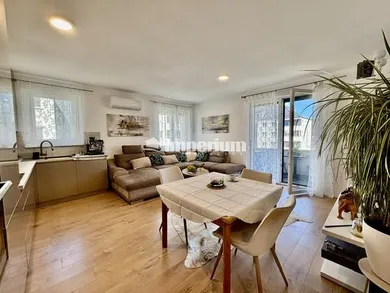 Na predaj 3-izbový byt, 70 m², -