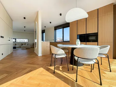 Byty na prenájom 5-izbový, Bratislava-Staré Mesto · €8 000