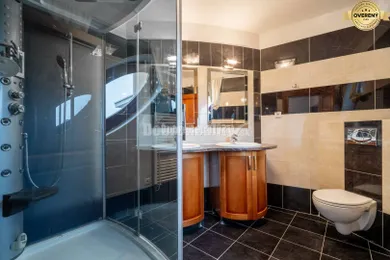 Na predaj 5-izbový dom, 400 m², Laskár