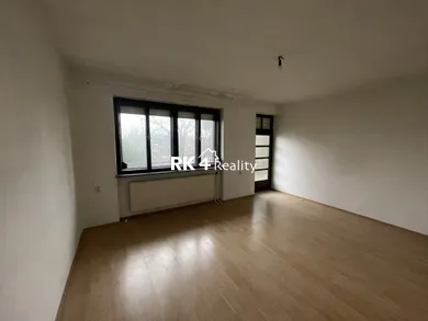 Na predaj 7-izbový dom, 432 m², Galanta