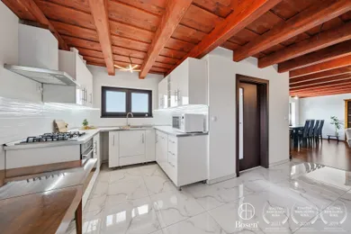 Na predaj 4-izbový rekreačný dom, 210 m², Bratislava-Staré Mesto