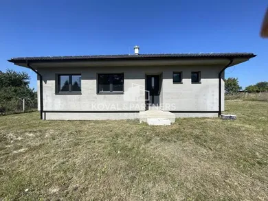 Na predaj 4-izbový dom, 100 m², Mojmírovce