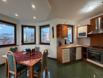Na prenájom 5-izbový dom, 150 m², Trenčín, Jahodová