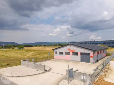 Lokale komercyjne na sprzedaż, Nová Dubnica · €395 000