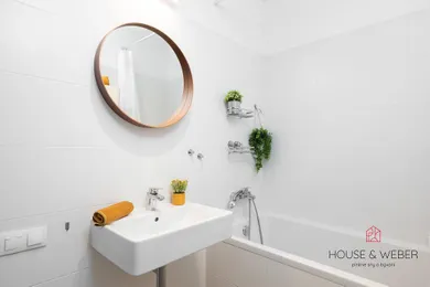 Na predaj 2-izbový byt, 57 m², Bratislava-Petržalka, Fialová