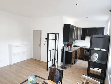 Na prenájom 3-izbový byt, 90 m², Bratislava-Staré Mesto, Sasinkova