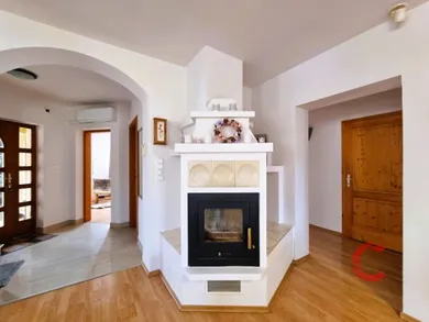 Na predaj 4-izbový dom, 125 m², Feketeerdő