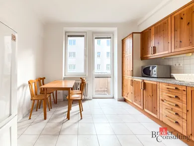 Byty na prenájom 3-izbový, Bratislava-Staré Mesto · €900