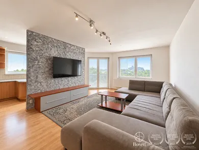 Eladó lakások, 3-szobás, Trenčín · €239 900