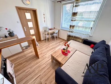 Na predaj 1-izbový byt, 37 m², Senica, Hollého