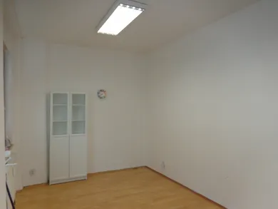 Komerčné priestory na prenájom, Banská Bystrica · €190