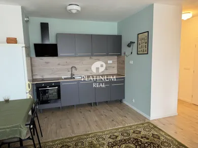 Na prenájom 2-izbový byt, 48 m², Bratislava-Petržalka, Fialová