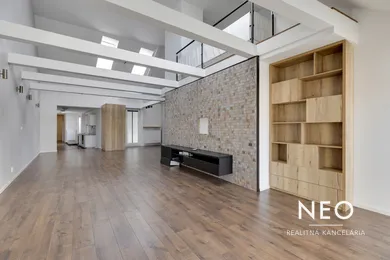 Na predaj 4-izbový byt, 250 m², Trnava, Ulica Hlavná