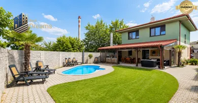 Domy na sprzedaż, 6-pokojowe, Rovinka · €379 000