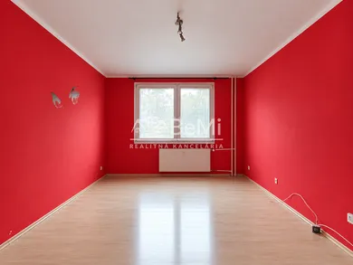 Na predaj 3-izbový byt, 67 m², Levice, Kpt. Nálepku