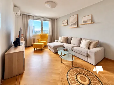 Na predaj 3-izbový byt, 80 m², Nitra, Ľudovíta Okánika
