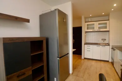 Na prenájom 2-izbový byt, 42 m², Bratislava-Vrakuňa, Stavbárska