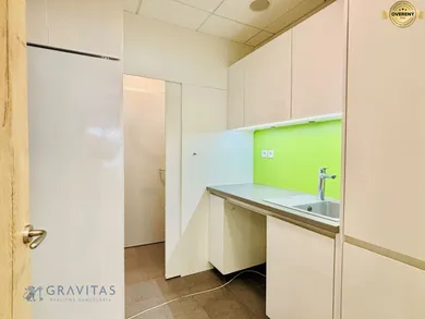 Na prenájom komerčné, 146 m², Bratislava-Ružinov, Prievozská
