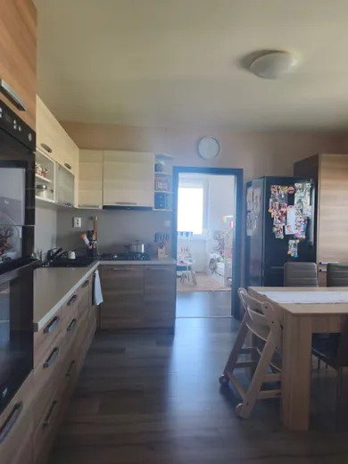 Na prenájom 3-izbový byt, 78 m², Nové Zámky, Nábrežná